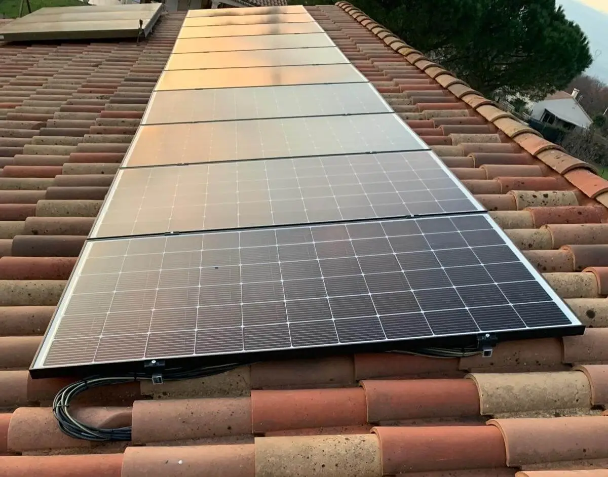 Panneaux photovoltaïques sur toit
