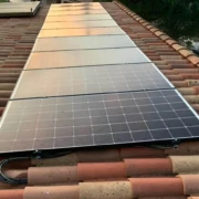 Panneaux photovoltaïques sur toit